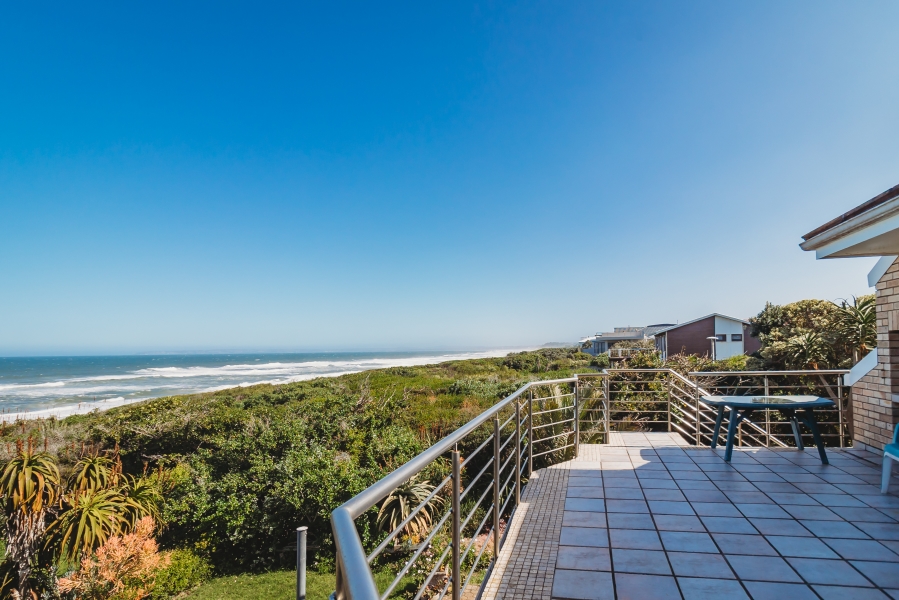 7 Bedroom Property for Sale in Outeniqua Strand Western Cape